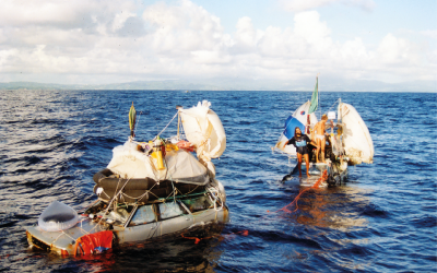 Os italianos que atravessaram o Atlântico com dois carros flutuantes